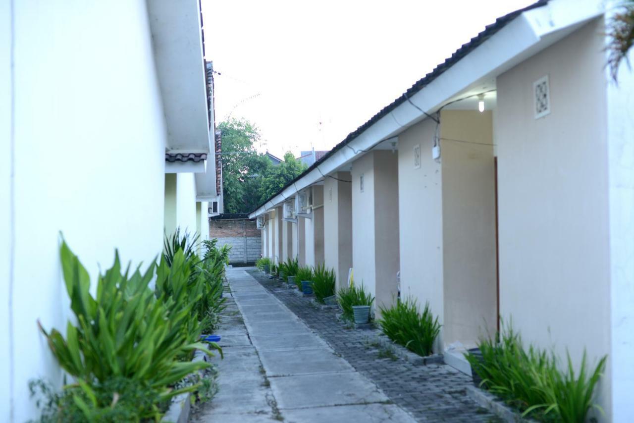 Reddoorz Syariah Plus Near Banyuwangi Airport ภายนอก รูปภาพ