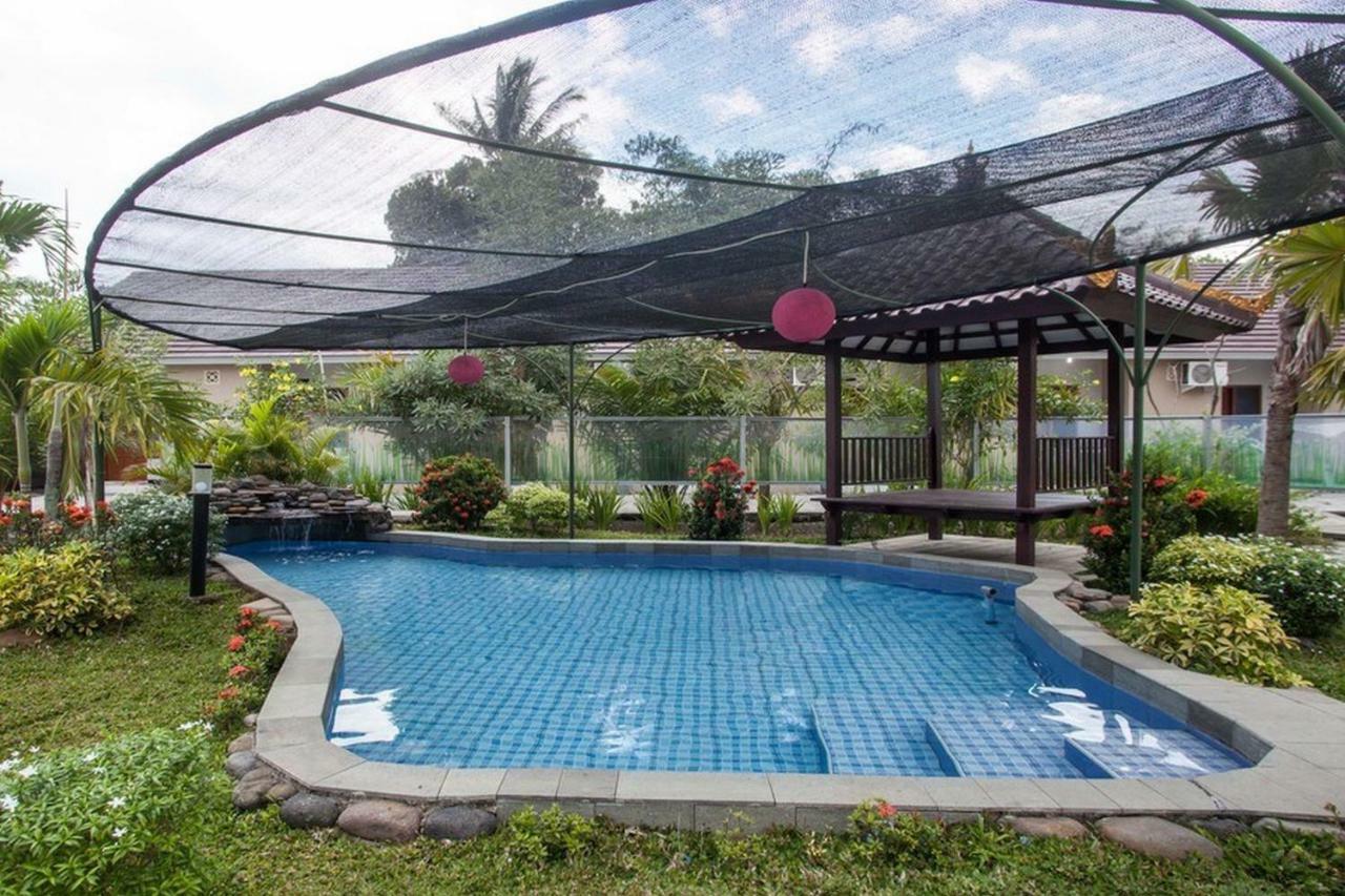 Reddoorz Syariah Plus Near Banyuwangi Airport ภายนอก รูปภาพ