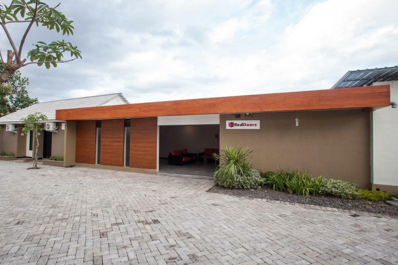 Reddoorz Syariah Plus Near Banyuwangi Airport ภายนอก รูปภาพ