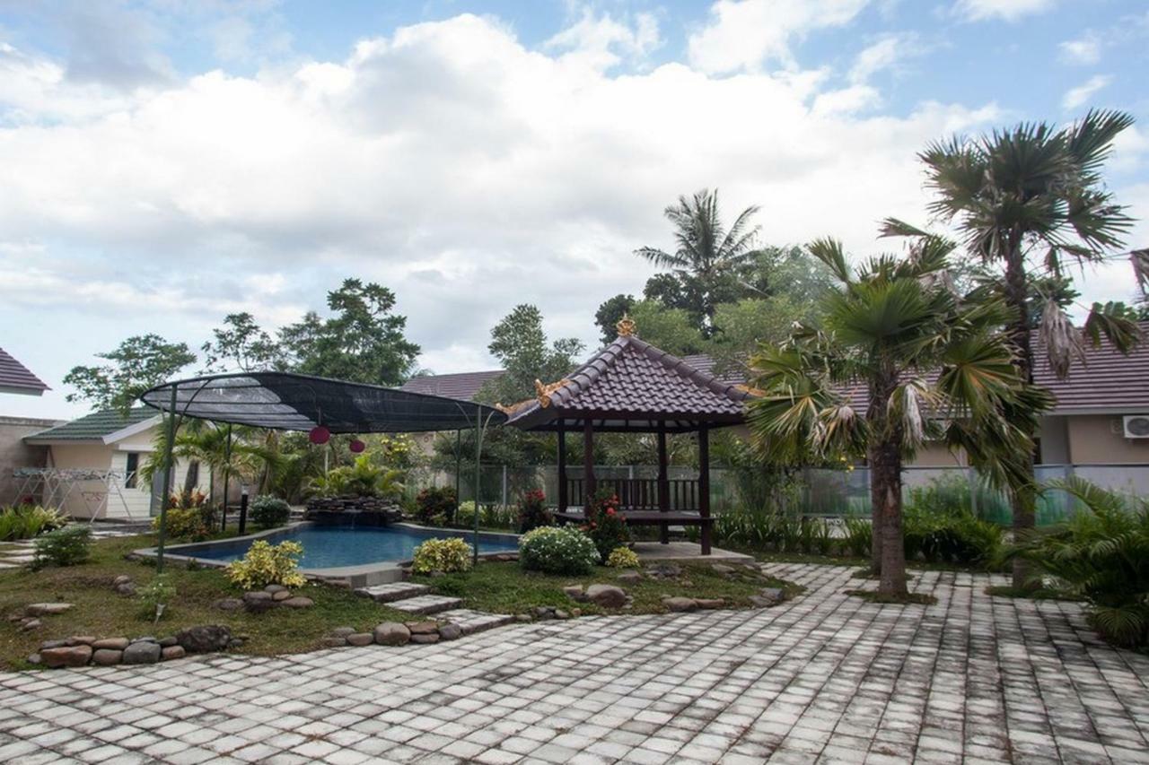 Reddoorz Syariah Plus Near Banyuwangi Airport ภายนอก รูปภาพ